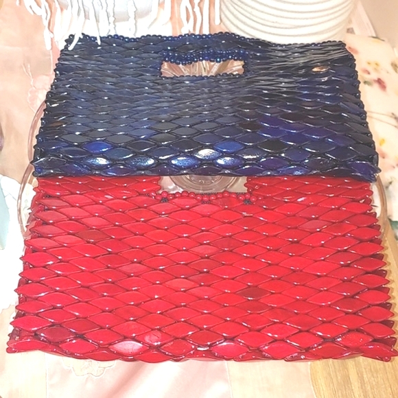 Pair of Handmade Wood bead clutch bags red and blue - Picture 5 of 16